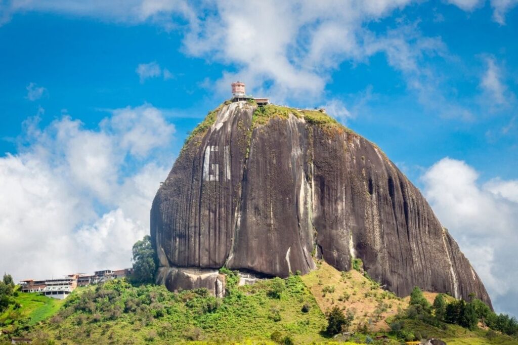 Piedra del Peñol al amanecer