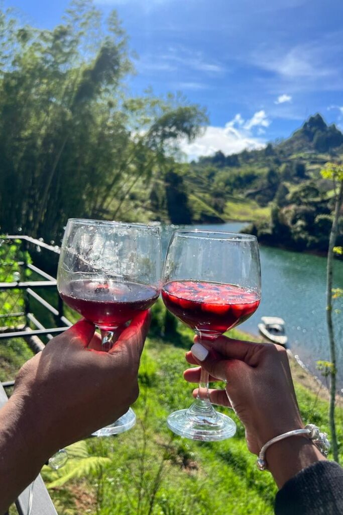Momento en pareja en Elysium Glamping